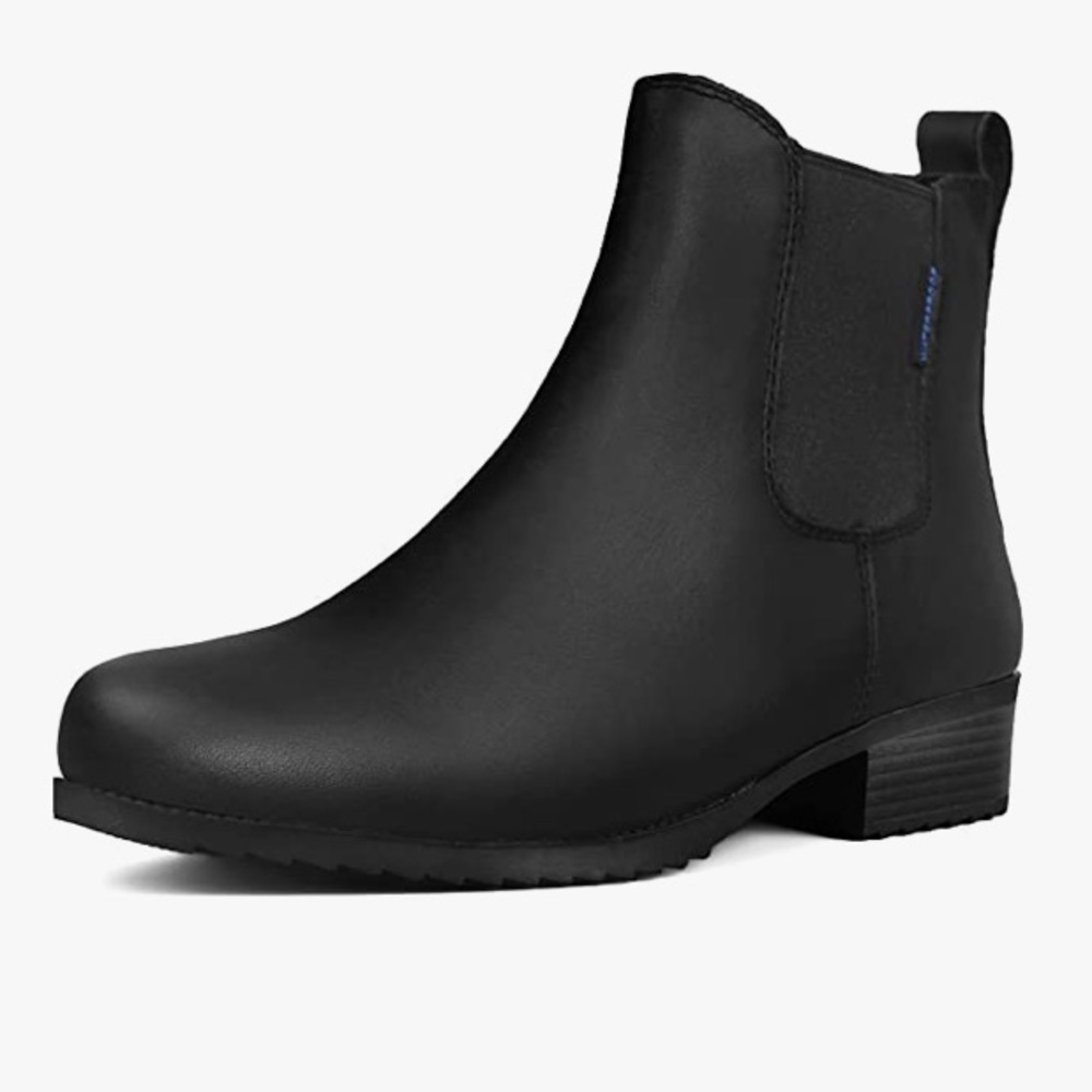 NWOB Comfy Moda Chelsea Boot Women’s Size 8- new never worn 10/10